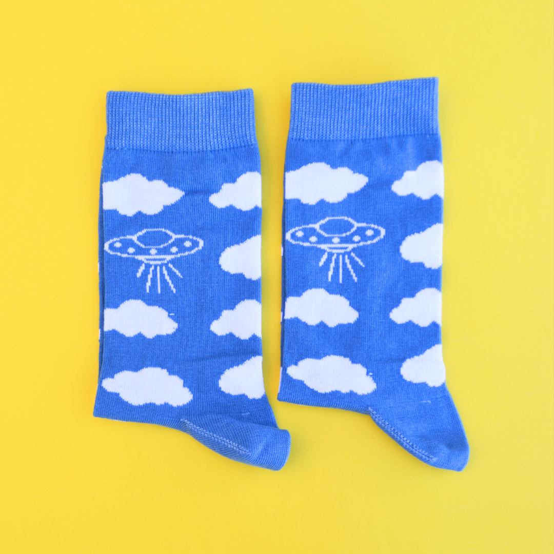 Μπλε Κάλτσες με Σύννεφα UFO