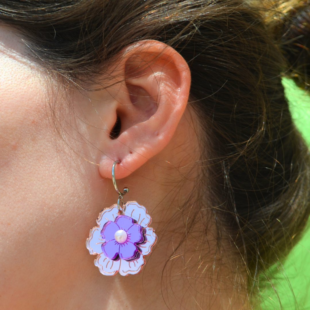 Ατσάλινα Ασημένια Σκουλαρίκια Κρίκοι με Λουλούδια Pearl Flower