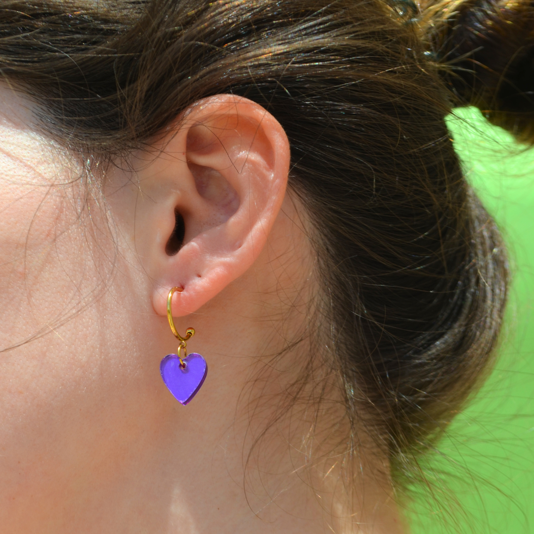 Ατσάλινα Χρυσά Σκουλαρίκια Κρίκοι με Μωβ Καρδιές Little Heart