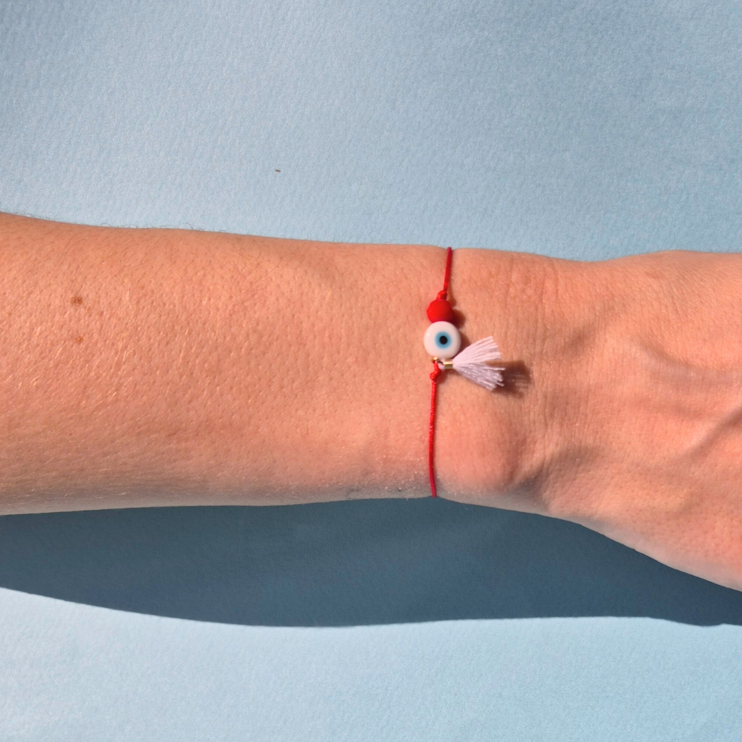 Μαρτάκι Χειροποίητο με Μάτι, Λευκό Φουντάκι, Κόκκινο Κρυσταλλάκι και Μακραμέ για Ενήλικες και Παιδιά