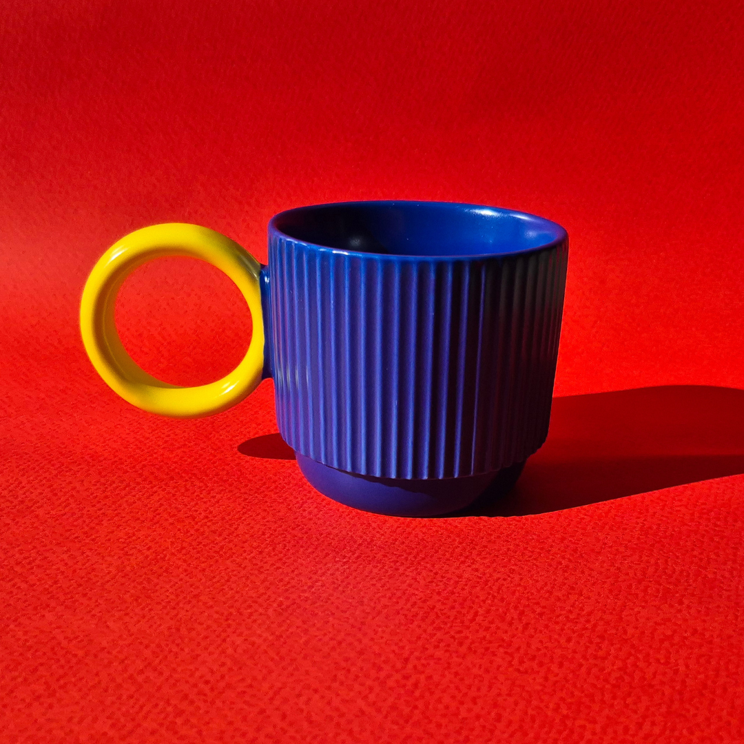 Πορσελάνινη Μπλε Γκοφρέ Κούπα με Στρογγυλή Κίτρινη Λαβή