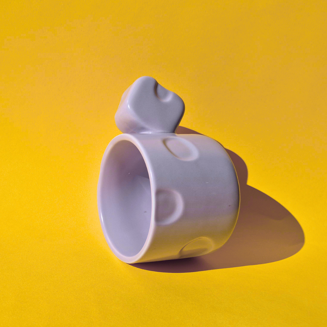 Κεραμική Λιλά Κούπα Ανάγλυφη με Τετράγωνη Λαβή