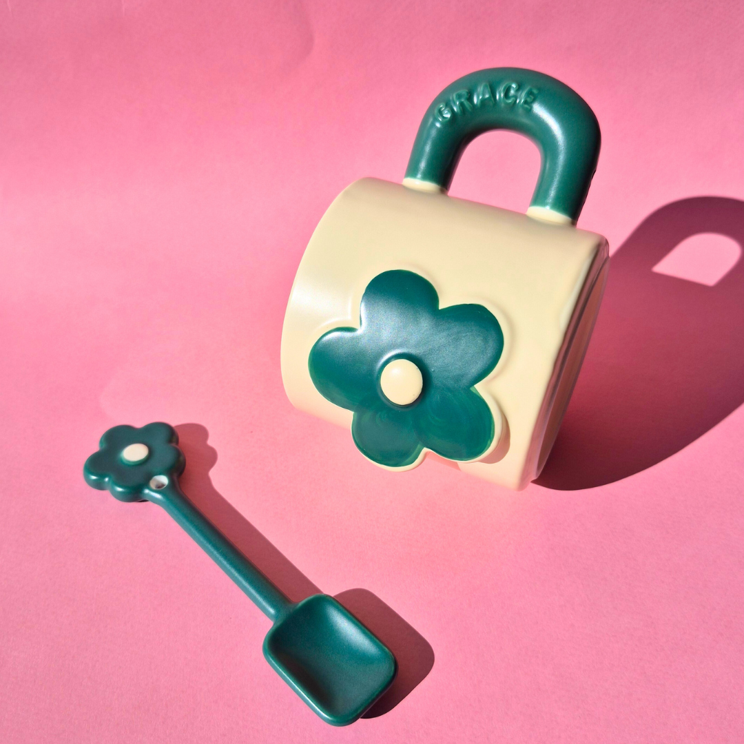 Κεραμική Κούπα με Σκούρο Πράσινο Λουλούδι και Κουταλάκι