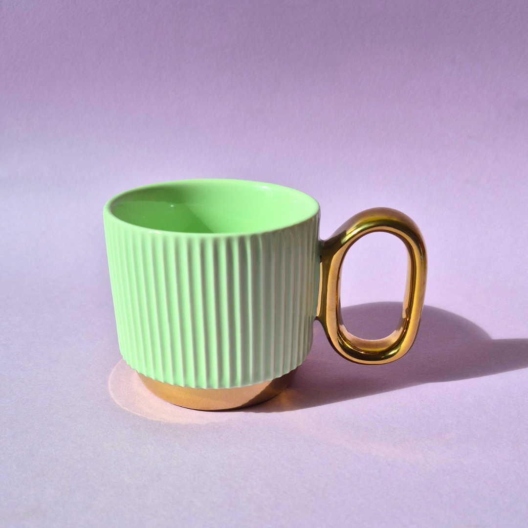 Κεραμική Φυστικί Γκοφρέ Κούπα με Χρυσή Λαβή και Χρυσό Πάτο