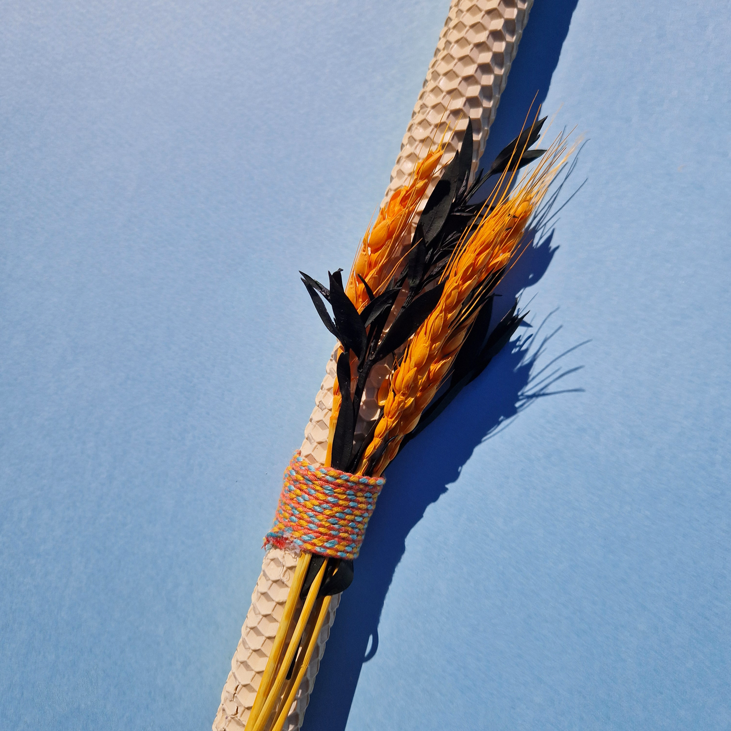 Πασχαλινή Λαμπάδα Χειροποίητη από Μελισσοκέρι Μπεζ με Αποξηραμένο Στάχυ και Πράσινα Φύλλα