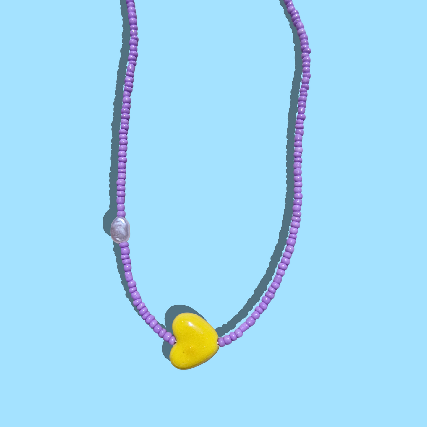 Custom Χειροποίητο Κολιέ από Λιλά Χάντρες, Κεραμική Κίτρινη Καρδιά και Απομίμηση Μαργαριταριού