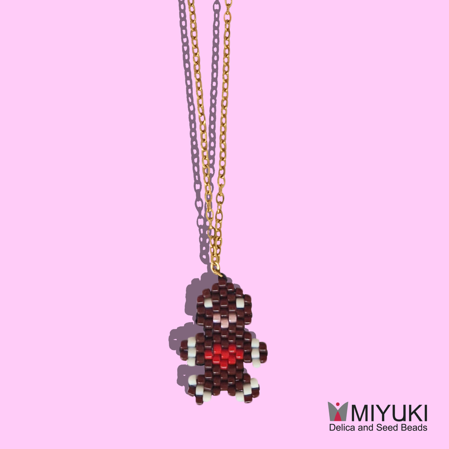 Χριστουγεννιάτικο Χειροποίητο Κολιέ Μπισκοτάκι από Χάντρες Miyuki σε Ατσάλινη Χρυσή Αλυσίδα Gingerbread Man