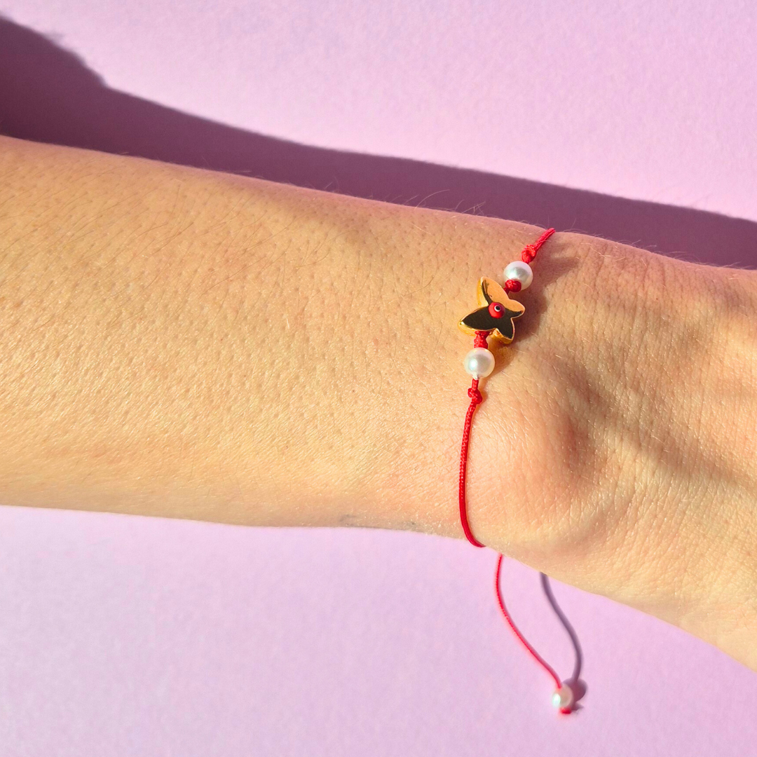 Κόκκινο Βραχιόλι Μεταλλική Ζάμακ Πεταλούδα με Σμάλτο και Πέρλα με Μακραμέ Κούμπωμα