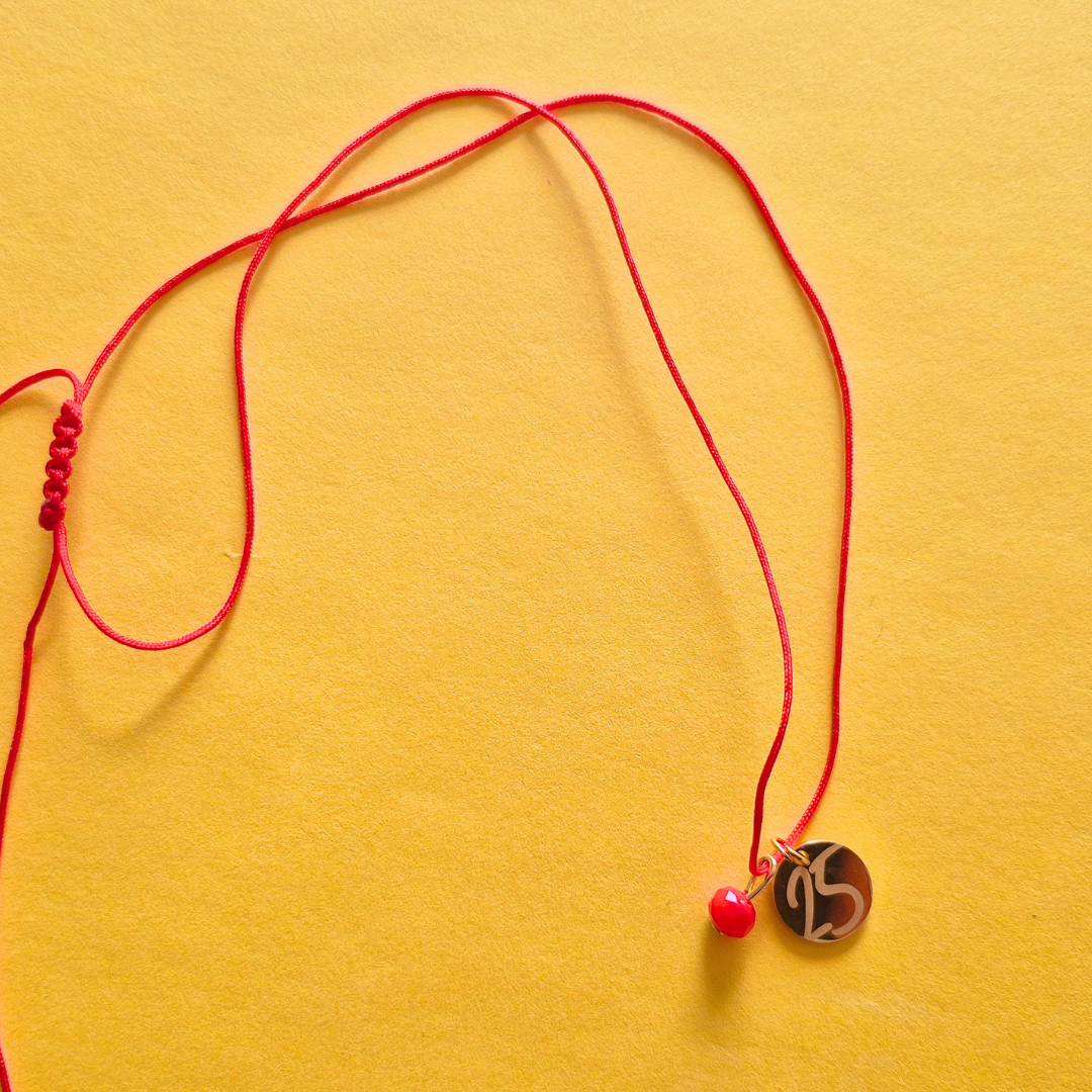 Κολιέ με Κόκκινο Κορδόνι και Ατσάλινο Στοιχείο 25 με Κρυσταλλάκι
