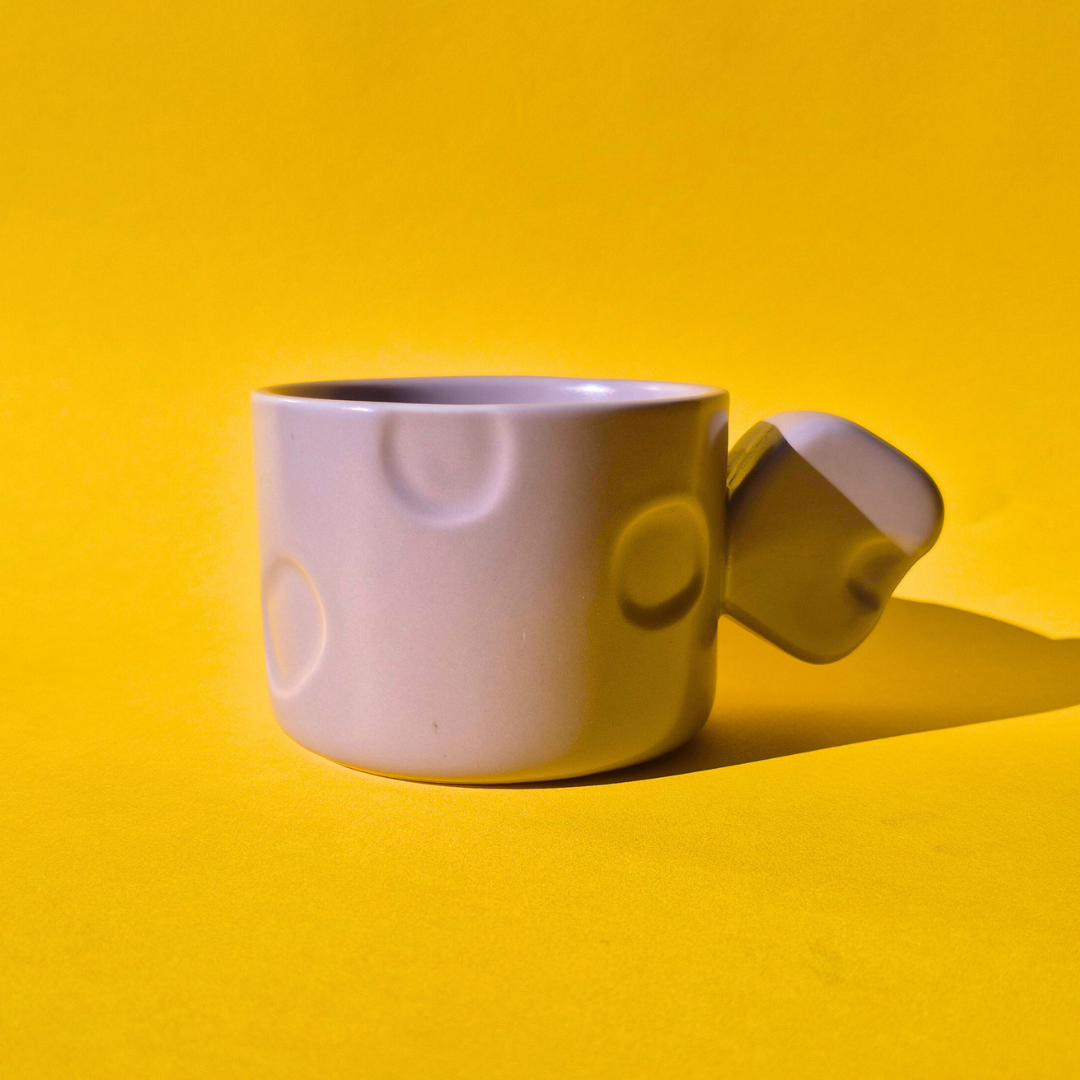 Κεραμική Λιλά Κούπα Ανάγλυφη με Τετράγωνη Λαβή