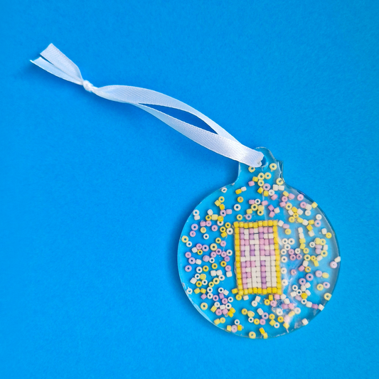 Χειροποίητο Χριστουγεννιάτικο Στολίδι από Υγρό Γυαλί με Χαντρούλες Κέφι