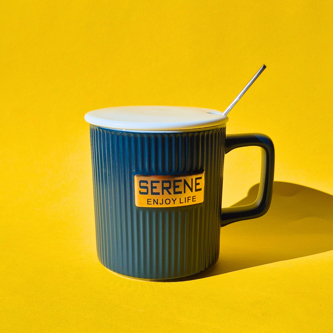 Πορσελάνινη Σκούρα Μπλε Κούπα Γκοφρέ με Λευκό Καπάκι και Κουταλάκι