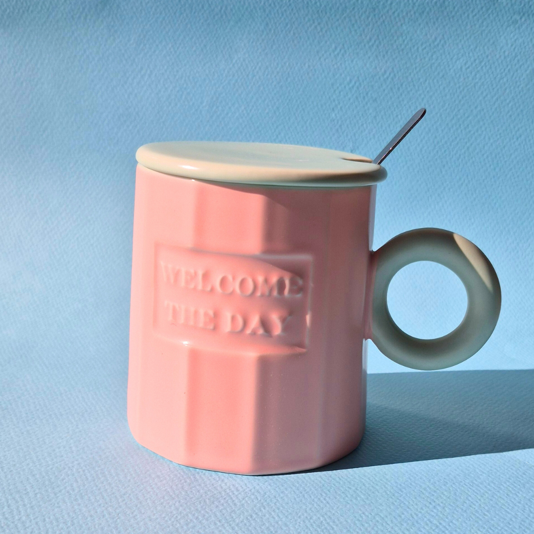 Κεραμική Ροζ Κούπα Welcome The Day με Γαλάζιο Καπάκι και Κουταλάκι
