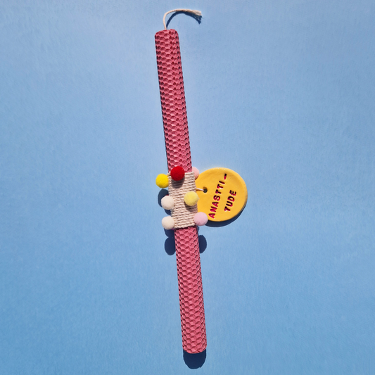 Πασχαλινή Λαμπάδα Χειροποίητη από Μελισσοκέρι Ροζ με Κεραμικό Κίτρινο Στοιχείο Anasttitude