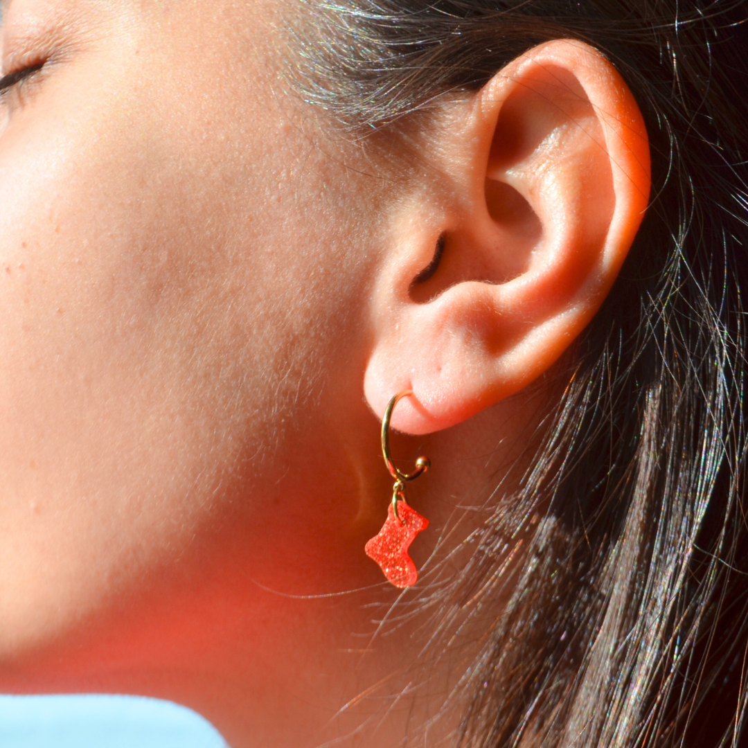 Χριστουγεννιάτικα Ατσάλινα Χρυσά Σκουλαρίκια με Πλέξι Κόκκινη Glitter Μπότα