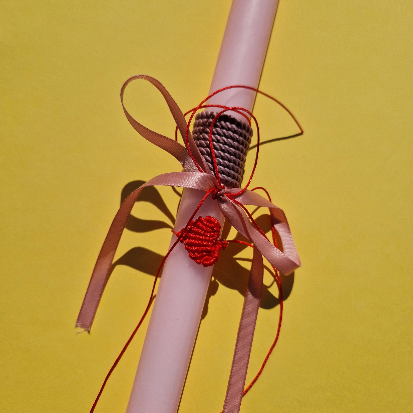 Πασχαλινή Λαμπάδα Χειροποίητη Αρωματική Ροζ με Μακραμέ Βραχιόλι Καρδιά