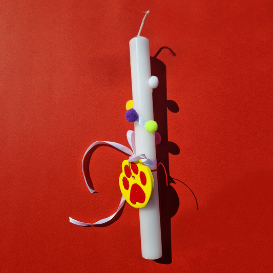 Πασχαλινή Λαμπάδα Χειροποίητη Λευκή με Κεραμικό Στοιχείο Κίτρινη Πατούσα και Πολύχρωμα Pom Pom