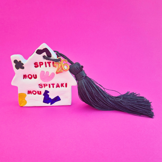 Επιτραπέζιο Χειροποίητο Κεραμικό Χριστουγεννιάτικο Γούρι 2026 Λευκό Σπιτάκι Σπίτι μου Σπιτάκι μου με Φούντα