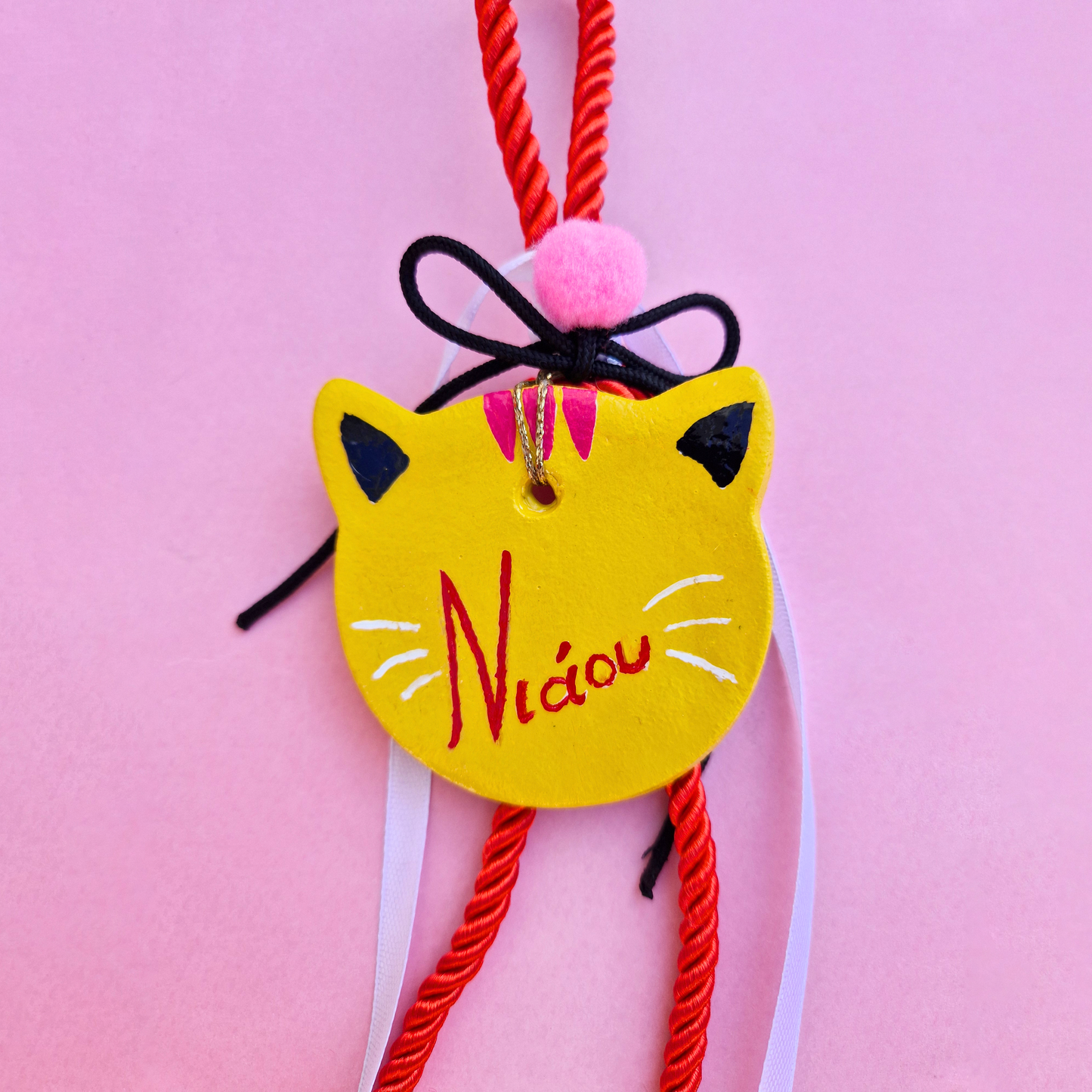 Κρεμαστό Χειροποίητο Κεραμικό Χριστουγεννιάτικο Γούρι 2026 Κίτρινη Γατούλα Νιάου