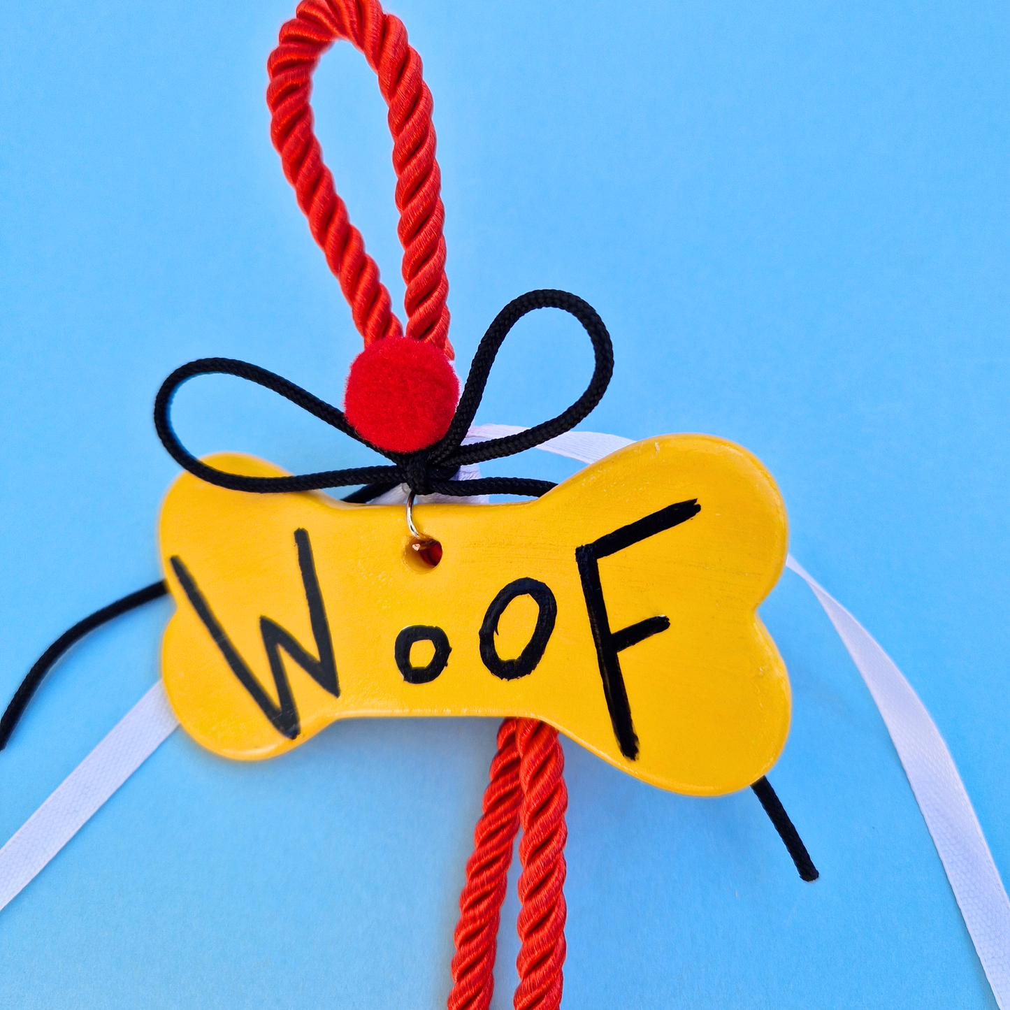 Κρεμαστό Χειροποίητο Κεραμικό Χριστουγεννιάτικο Γούρι 2026 Κίτρινο Κόκκαλο Woof