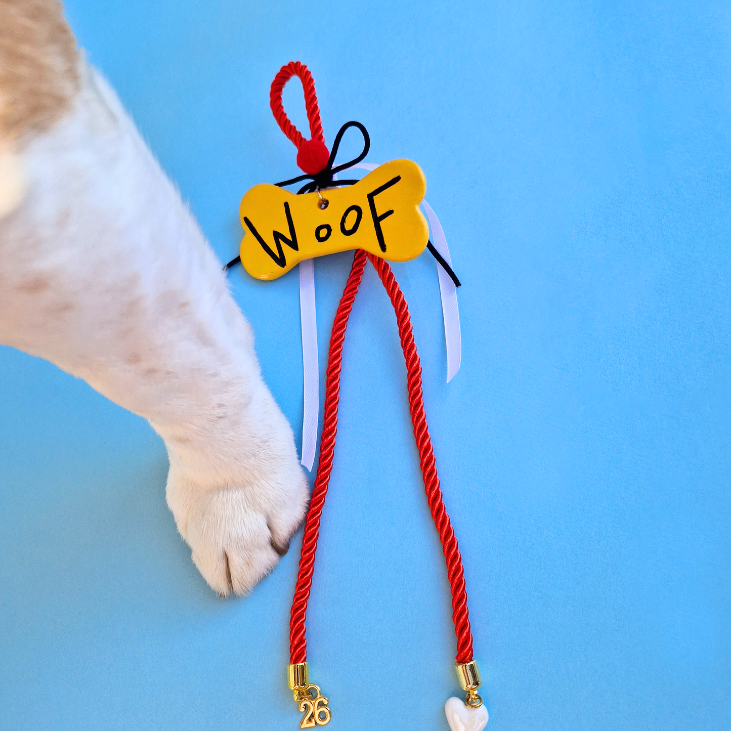 Κρεμαστό Χειροποίητο Κεραμικό Χριστουγεννιάτικο Γούρι 2026 Κίτρινο Κόκκαλο Woof