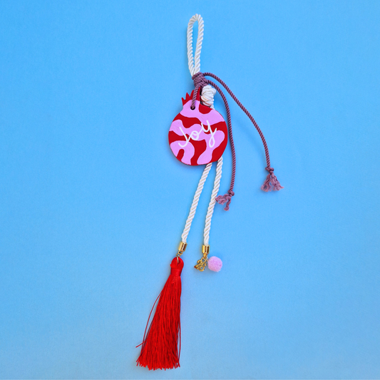 Κρεμαστό Χειροποίητο Κεραμικό Χριστουγεννιάτικο Γούρι 2026 Κόκκινο-Λιλά Ρόδι Joy (Χαρά)