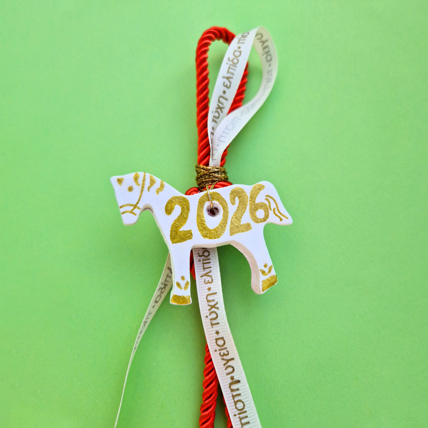 Κρεμαστό Χειροποίητο Κεραμικό Χριστουγεννιάτικο Γούρι 2026 Λευκόχρυσο Αλογάκι