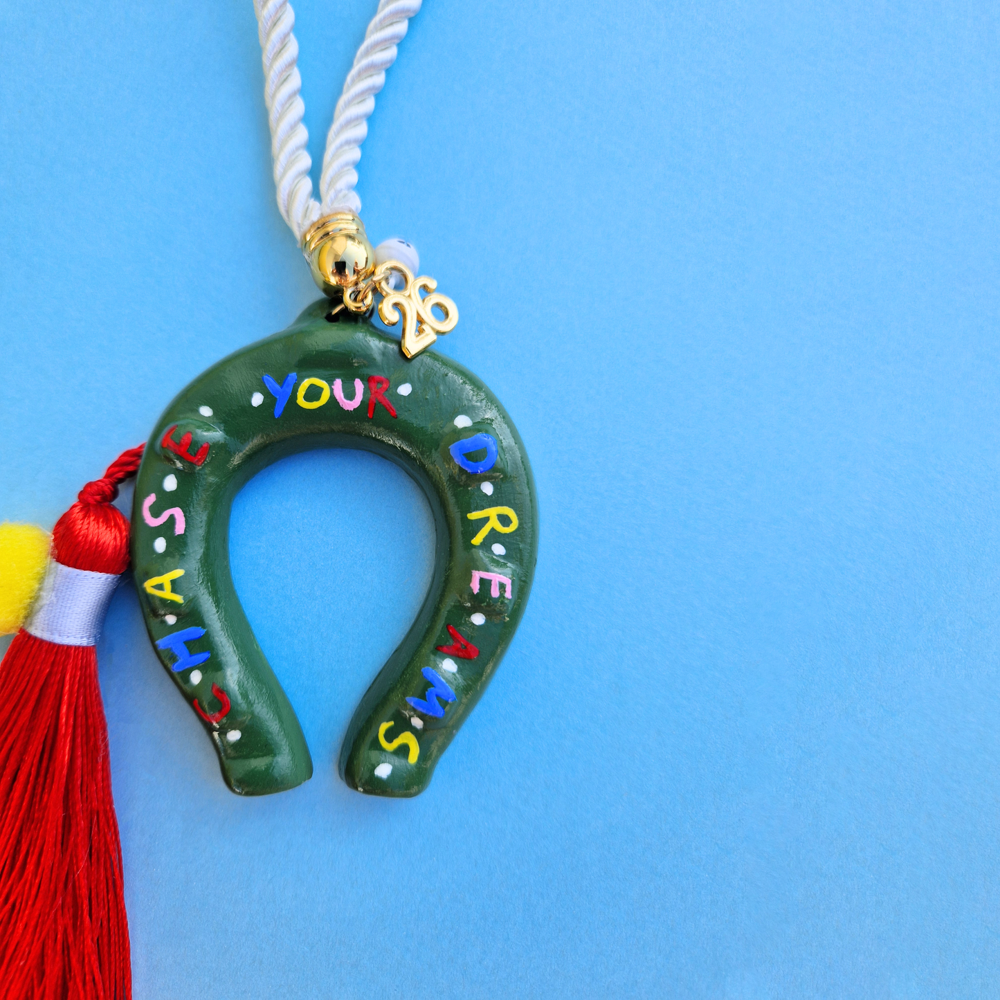 Κρεμαστό Χειροποίητο Κεραμικό Χριστουγεννιάτικο Γούρι 2026 Πράσινο Πέταλο Chase Your Dreams