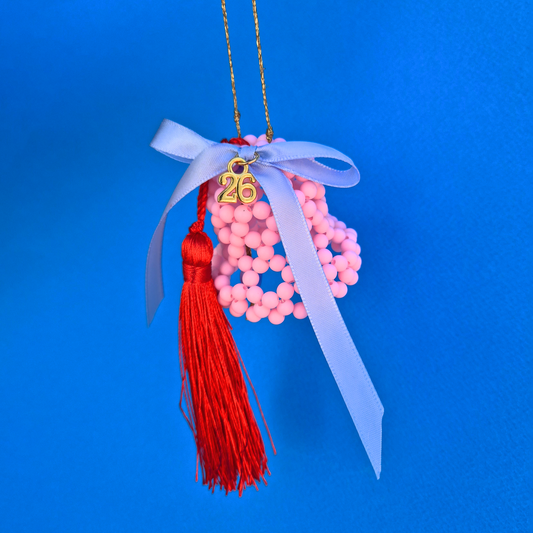 Κρεμαστό Χειροποίητο Κεραμικό Χριστουγεννιάτικο Γούρι 2026 Ροζ Καμπανάκι από Χάντρες με Φούντα