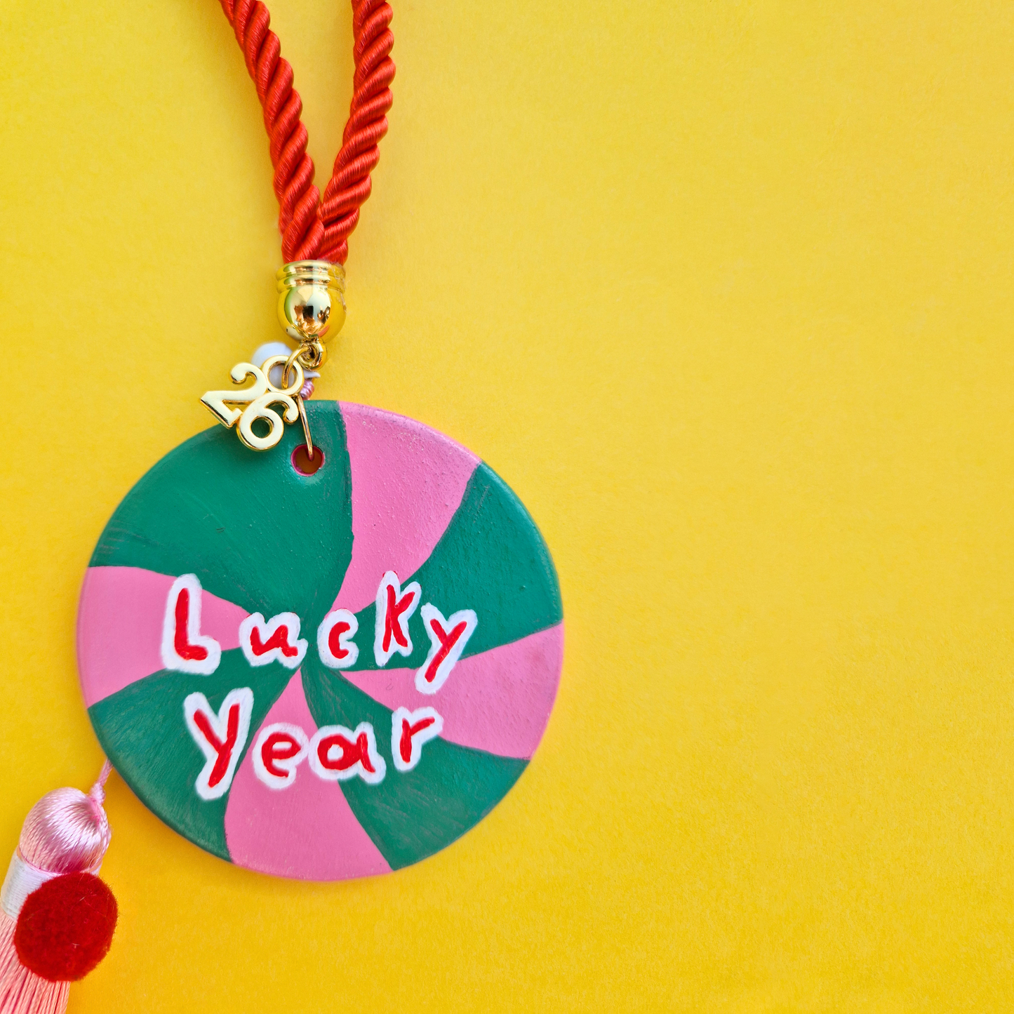 Κρεμαστό Χειροποίητο Κεραμικό Χριστουγεννιάτικο Γούρι 2026 Ροζ-Πράσινο Lucky Year