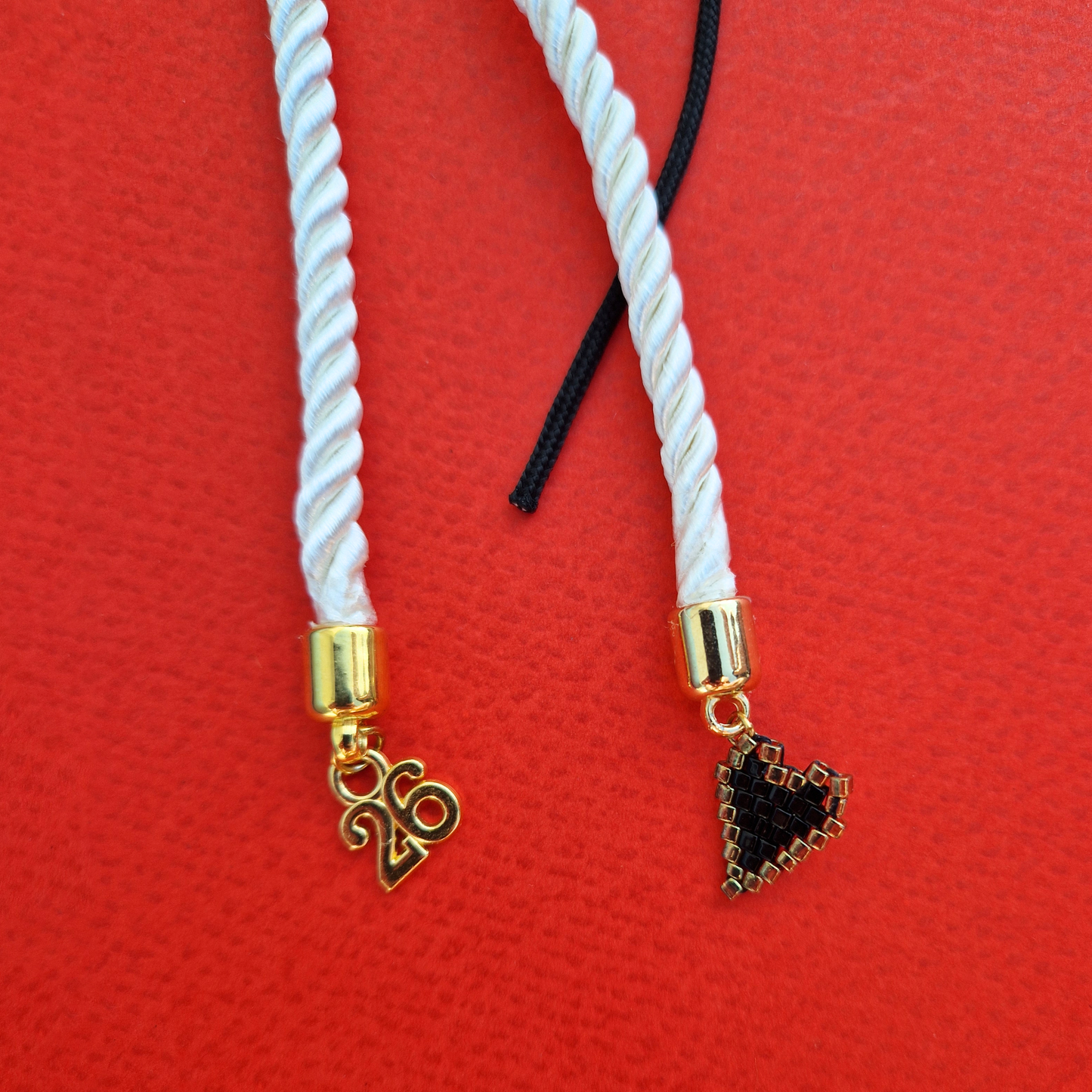 Κρεμαστό Χειροποίητο Κεραμικό Χριστουγεννιάτικο Γούρι 2026 Ροζ Ρόδι Love (Αγάπη)