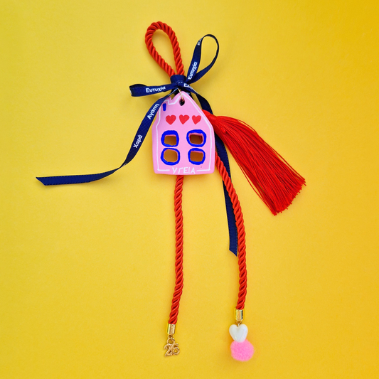 Κρεμαστό Χειροποίητο Κεραμικό Χριστουγεννιάτικο Γούρι 2026 Ροζ Σπιτάκι με Καρδούλες Υγεία