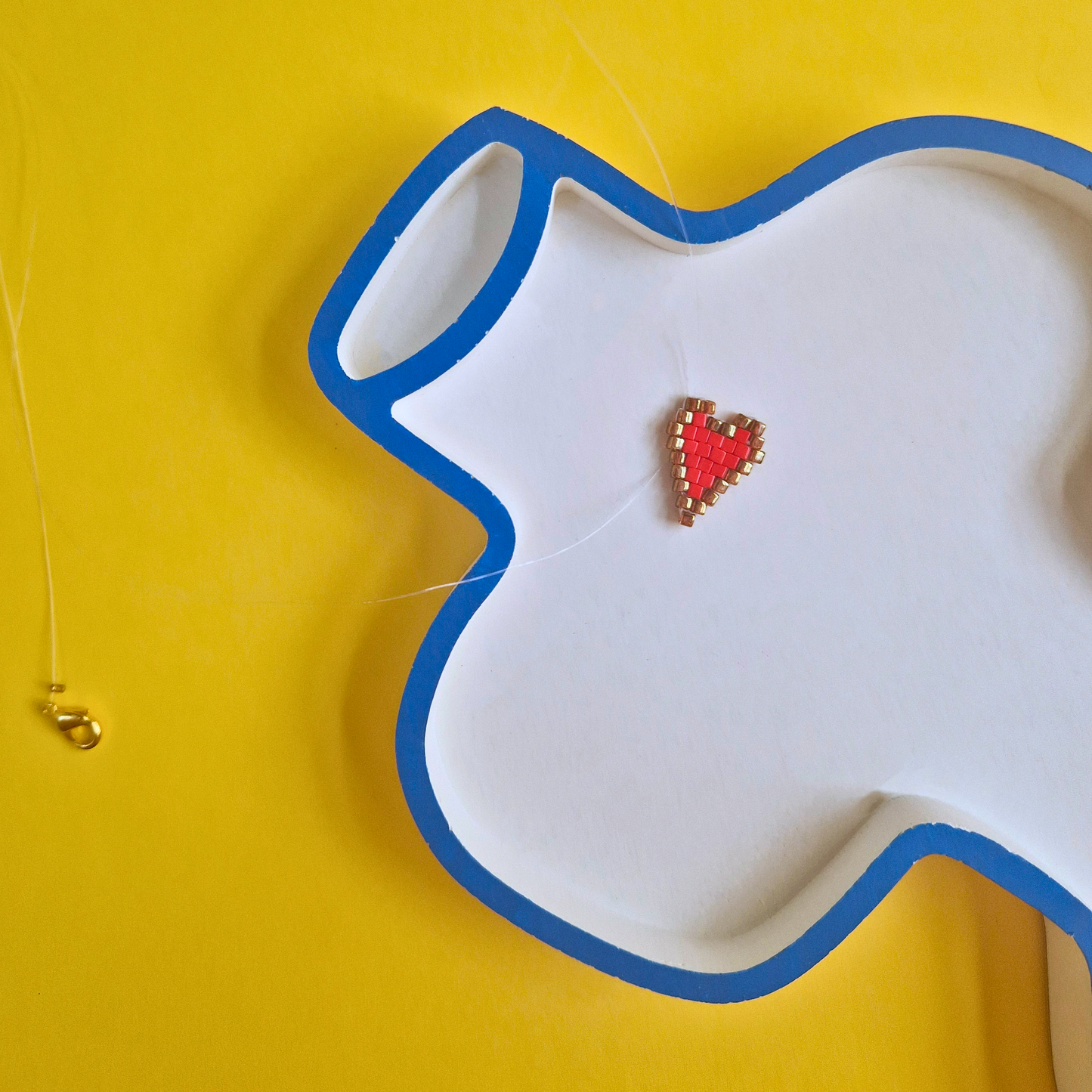 Χειροποίητο Κολιέ με Μικρή Κόκκινη Καρδιά από Χάντρες Miyuki σε Πετονιά