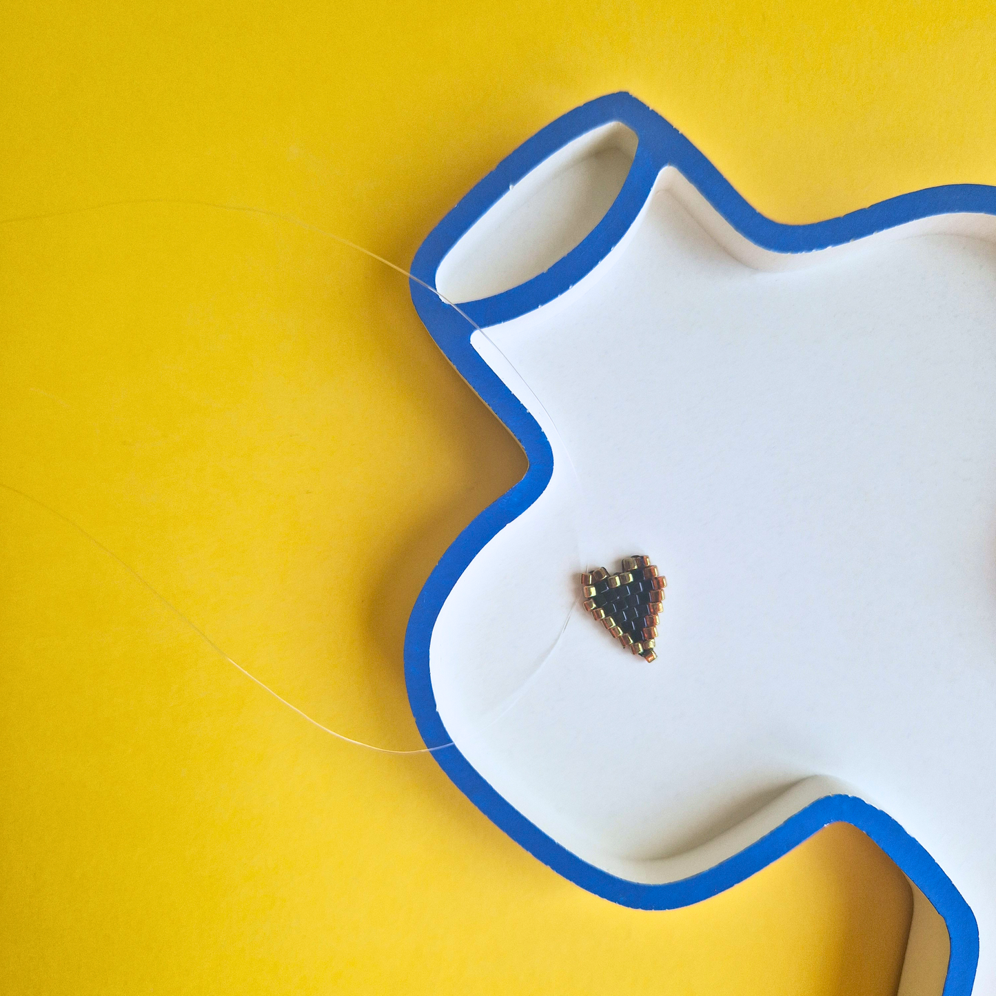 Χειροποίητο Κολιέ με Μικρή Μαύρη Καρδιά από Χάντρες Miyuki σε Πετονιά