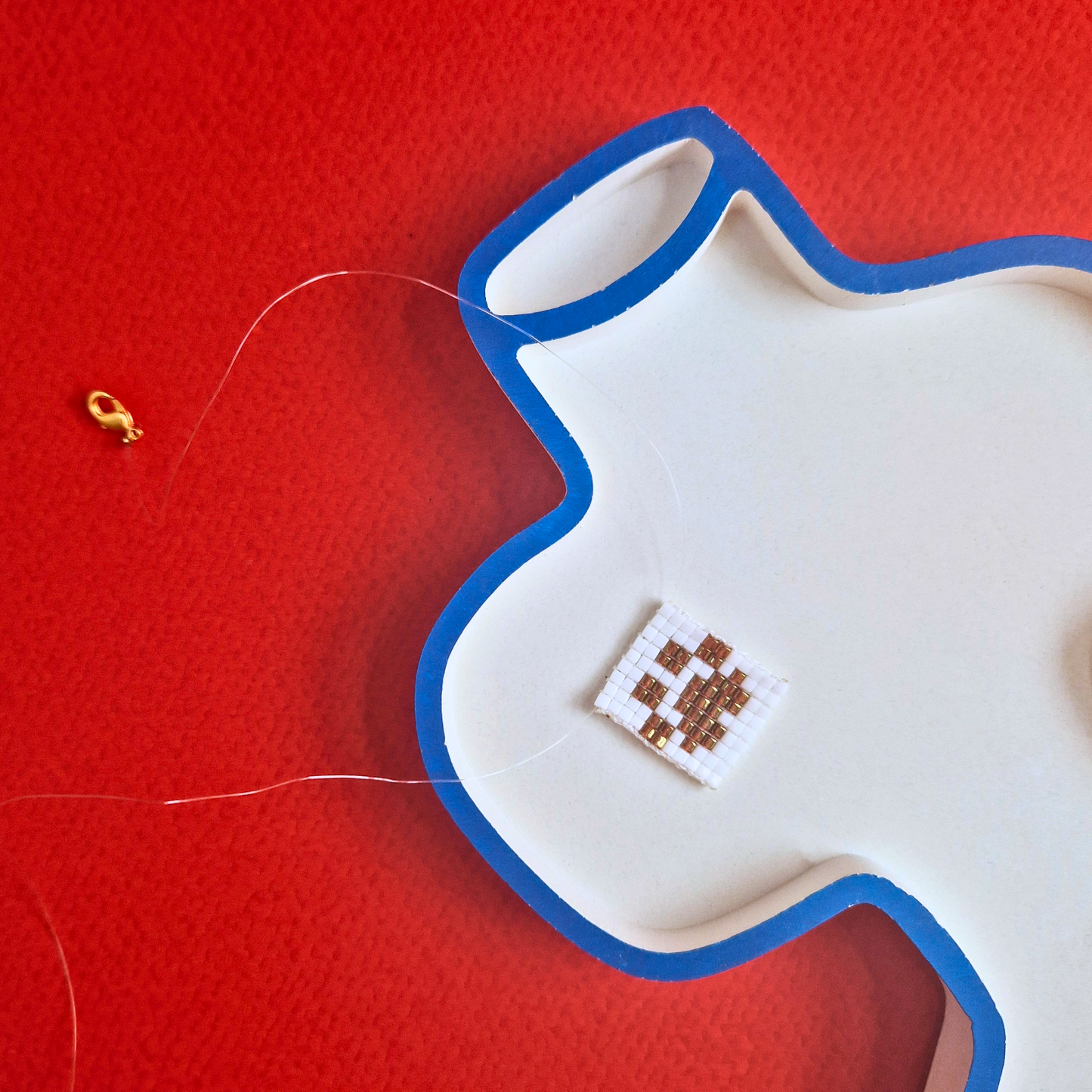 Χειροποίητο Κολιέ με Χρυσή Πατούσα από Χάντρες Miyuki σε Πετονιά