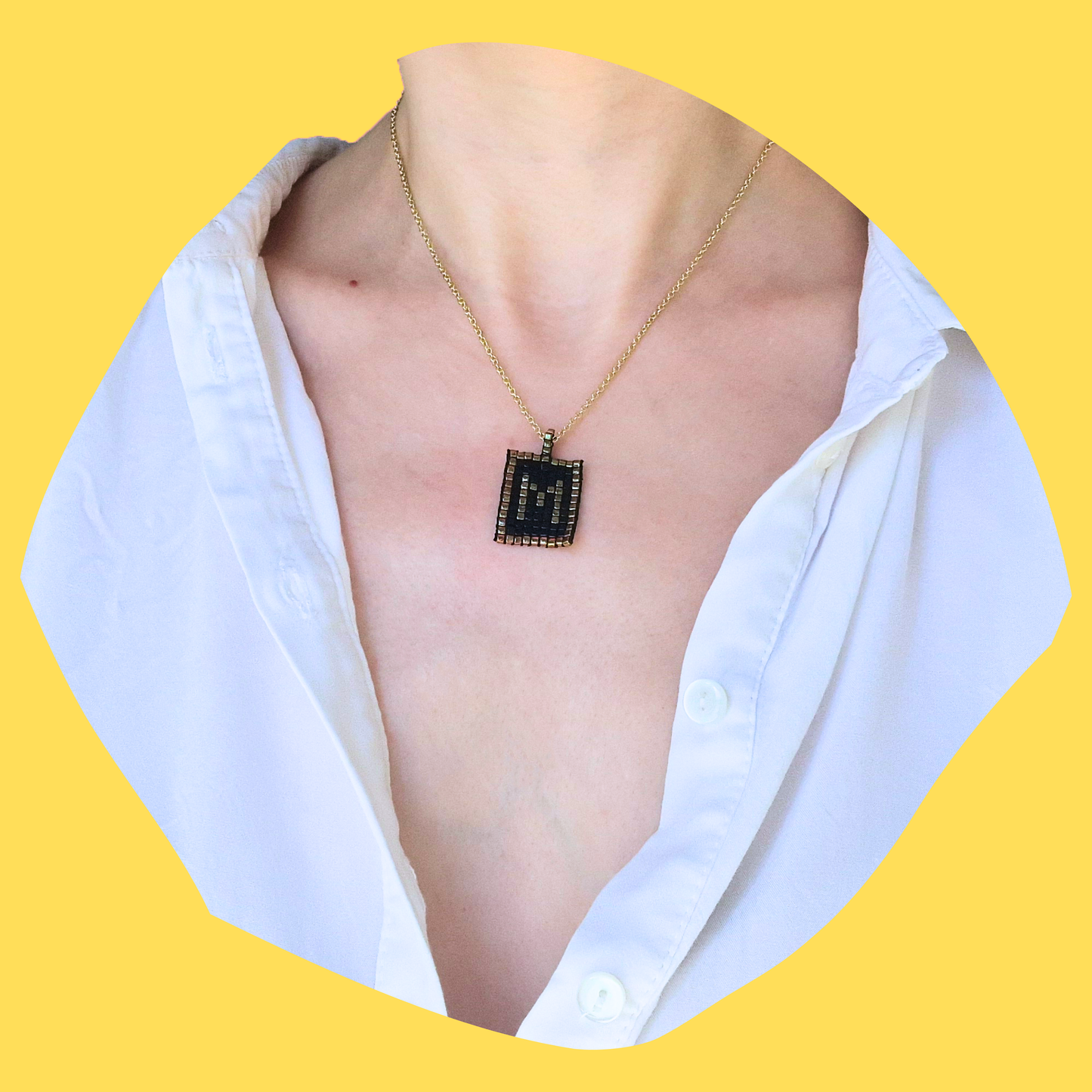 Χειροποίητο Κολιέ Χρυσό Μονόγραμμα σε Χρυσό Τετράγωνο Πλαίσιο από Χάντρες Miyuki σε Ατσάλινη Χρυσή Αλυσίδα