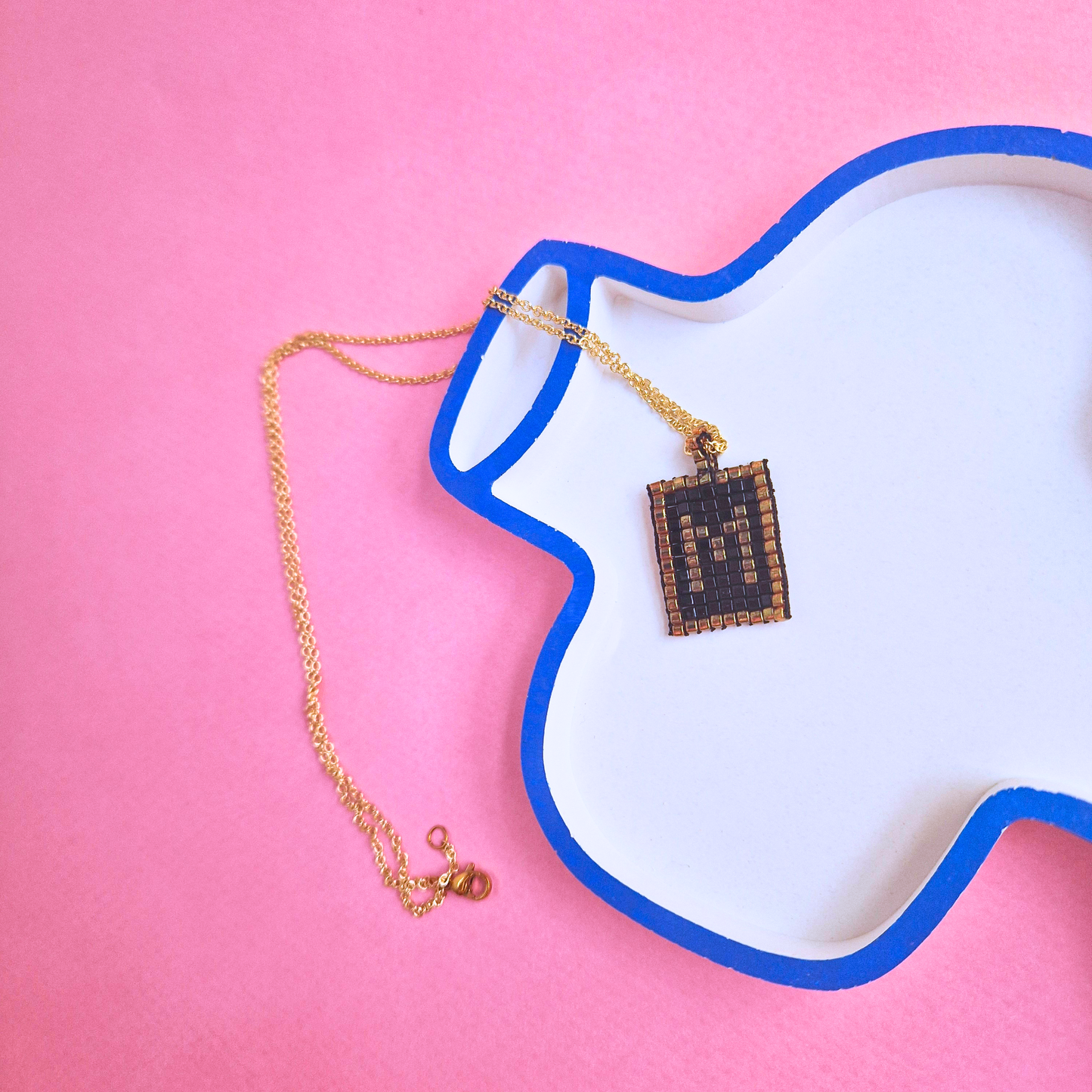 Χειροποίητο Κολιέ Χρυσό Μονόγραμμα σε Χρυσό Τετράγωνο Πλαίσιο από Χάντρες Miyuki σε Ατσάλινη Χρυσή Αλυσίδα