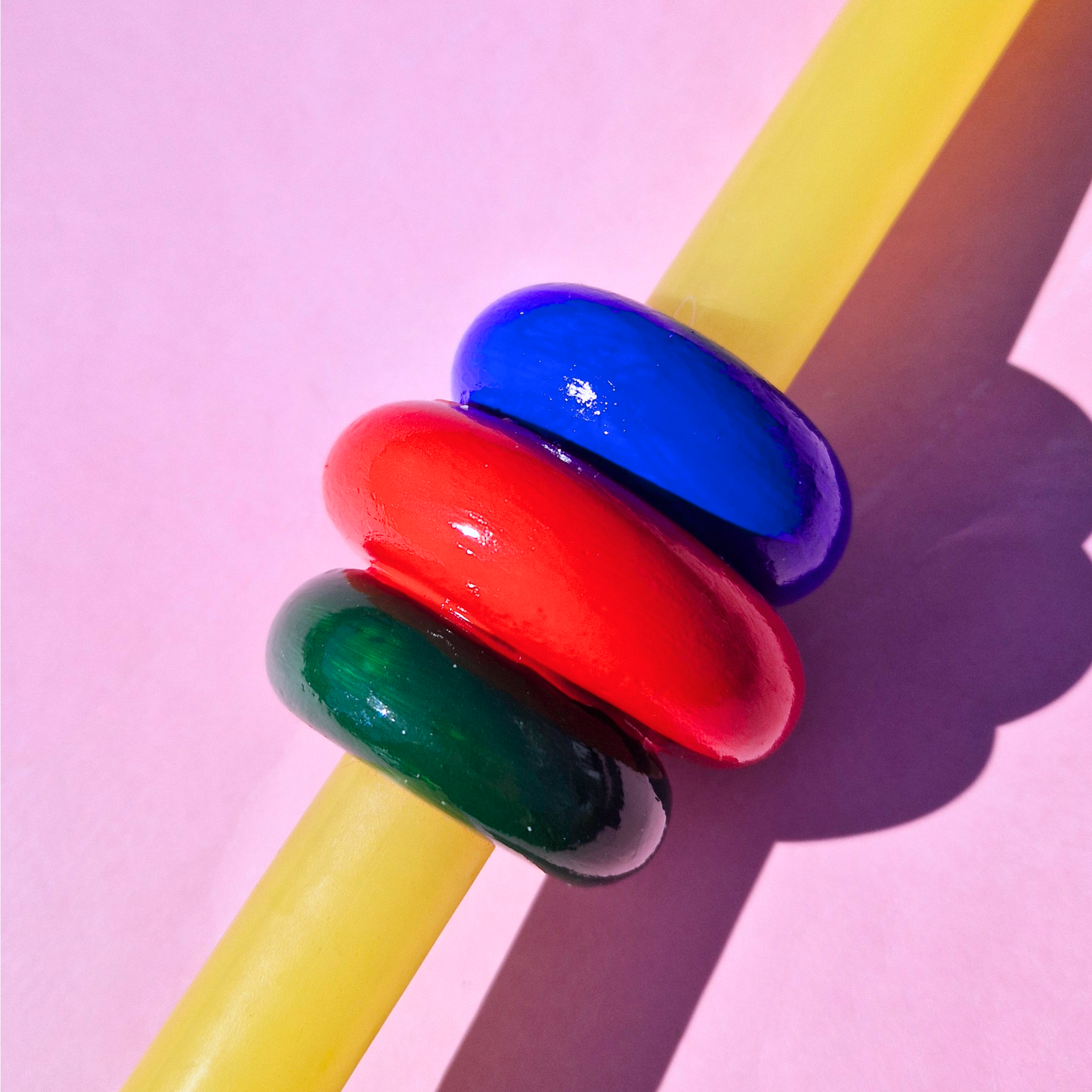 Πασχαλινή Λαμπάδα Χειροποίητη Αρωματική Κίτρινη με Πολύχρωμο Στοιχείο από Γύψο