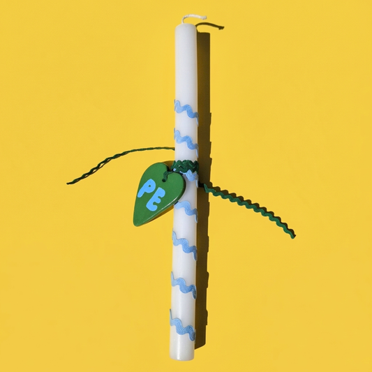 Πασχαλινή Λαμπάδα Χειροποίητη Λευκή με Κεραμικό Στοιχείο Πράσινη Καρδιά "ΡΕ"