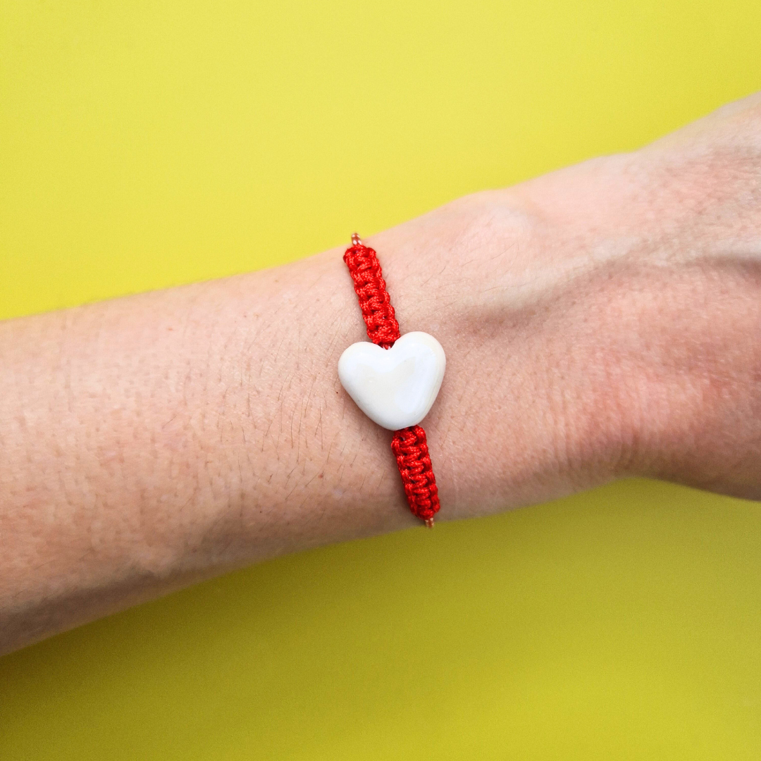 Μαρτάκι Χειροποίητο με Λευκή Κεραμική Καρδιά και Μακραμέ για Ενήλικες και Παιδιά