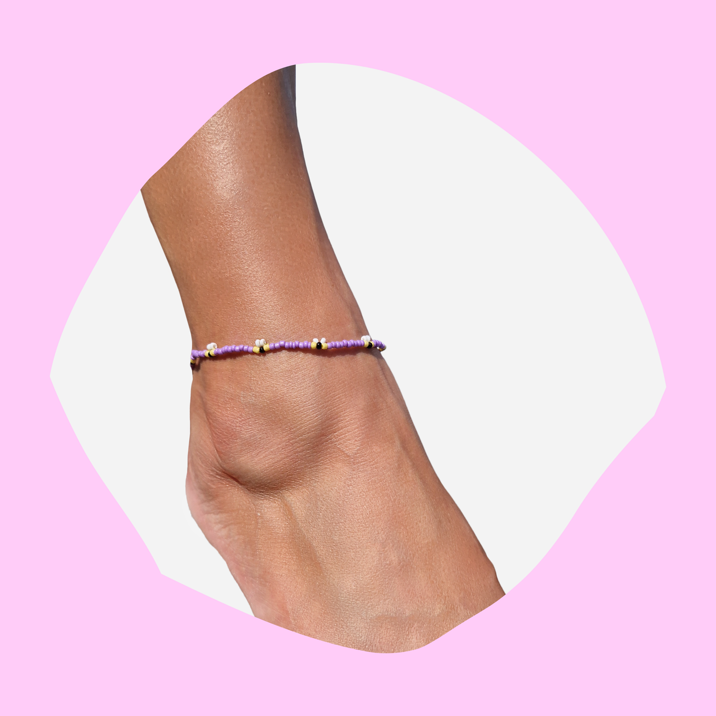 Χειροποίητο Βραχιόλι Ποδιού Λιλά με Μελισσούλες από Χάντρες