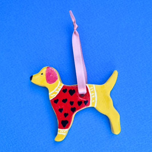 Χειροποίητο Χριστουγεννιάτικο Κεραμικό Στολίδι Κίτρινο Σκυλάκι με Πουλόβερ