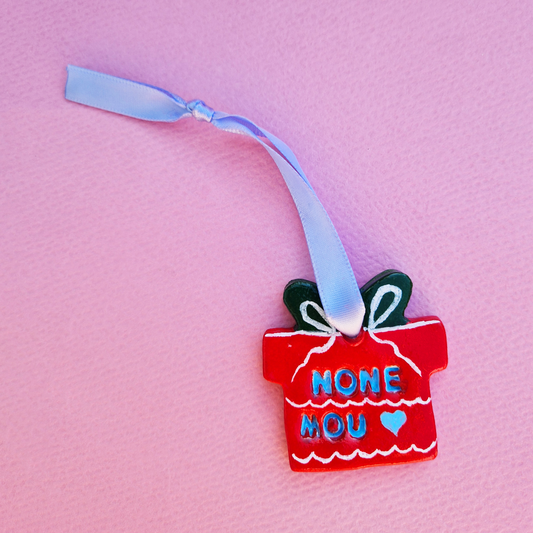 Χειροποίητο Χριστουγεννιάτικο Κεραμικό Στολίδι Μπλε Gift Box Νονέ μου 💜