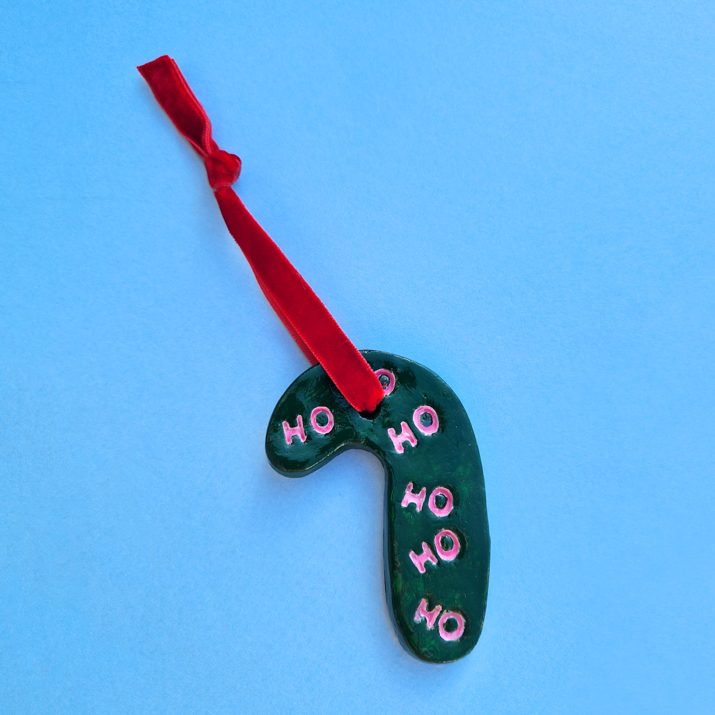 Χειροποίητο Χριστουγεννιάτικο Κεραμικό Στολίδι Πράσινο Ζαχαρωτό Μπαστούνι Ho-Ho