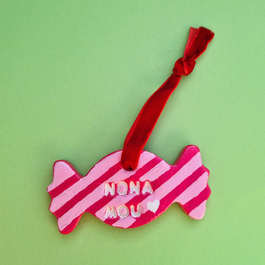 Χειροποίητο Χριστουγεννιάτικο Κεραμικό Στολίδι Ροζ-Κόκκινη Ριγέ Καραμέλα Νονά μου 💜