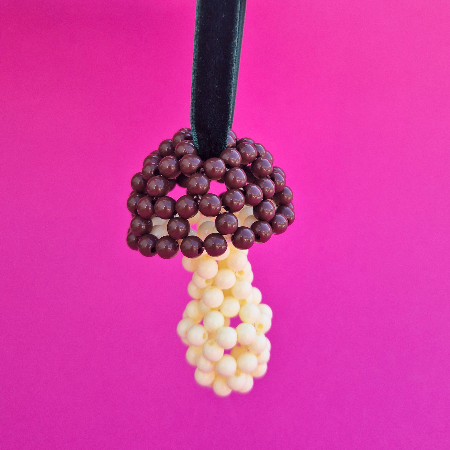 Χειροποίητο Χριστουγεννιάτικο Στολίδι από Χάντρες Καφέ-Λευκό Μανιτάρι