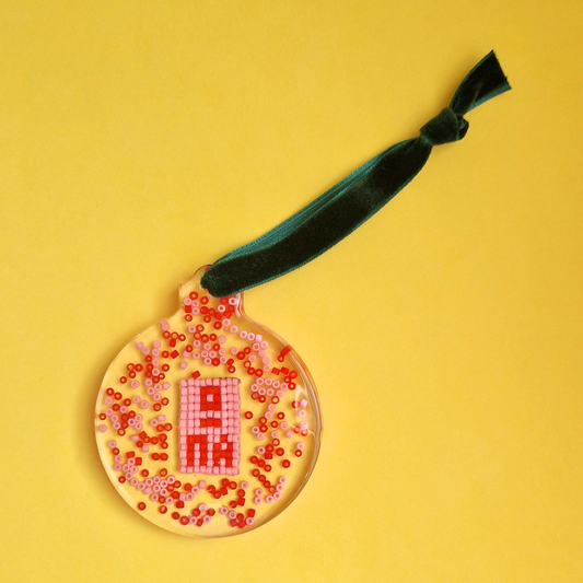 Χειροποίητο Χριστουγεννιάτικο Στολίδι από Υγρό Γυαλί με Χαντρούλες Ώπα