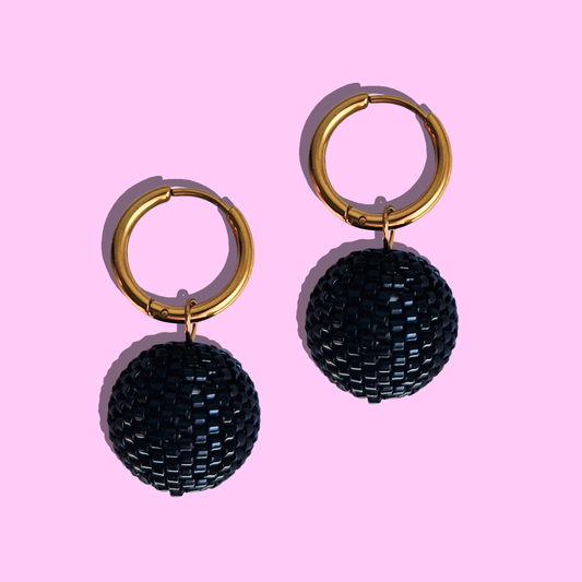 Χριστουγεννιάτικα Χειροποίητα Ατσάλινα Χρυσά Σκουλαρίκια Μπάλα από Χάντρες Miyuki Μαύρη