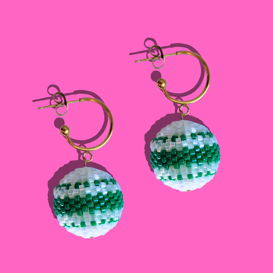 Χριστουγεννιάτικα Χειροποίητα Ατσάλινα Χρυσά Σκουλαρίκια Μπάλα από Χάντρες Miyuki Πράσινη-Περλέ