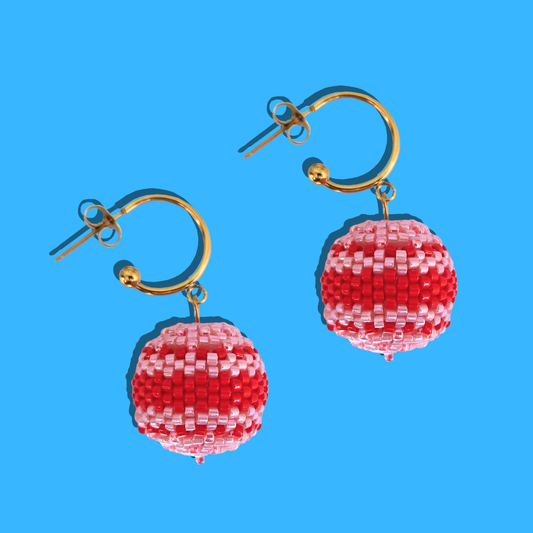 Χριστουγεννιάτικα Χειροποίητα Ατσάλινα Χρυσά Σκουλαρίκια Μπάλα από Χάντρες Miyuki Ροζ-Λευκή